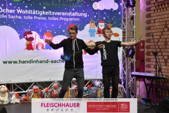 hand_in_hand_04122016_001